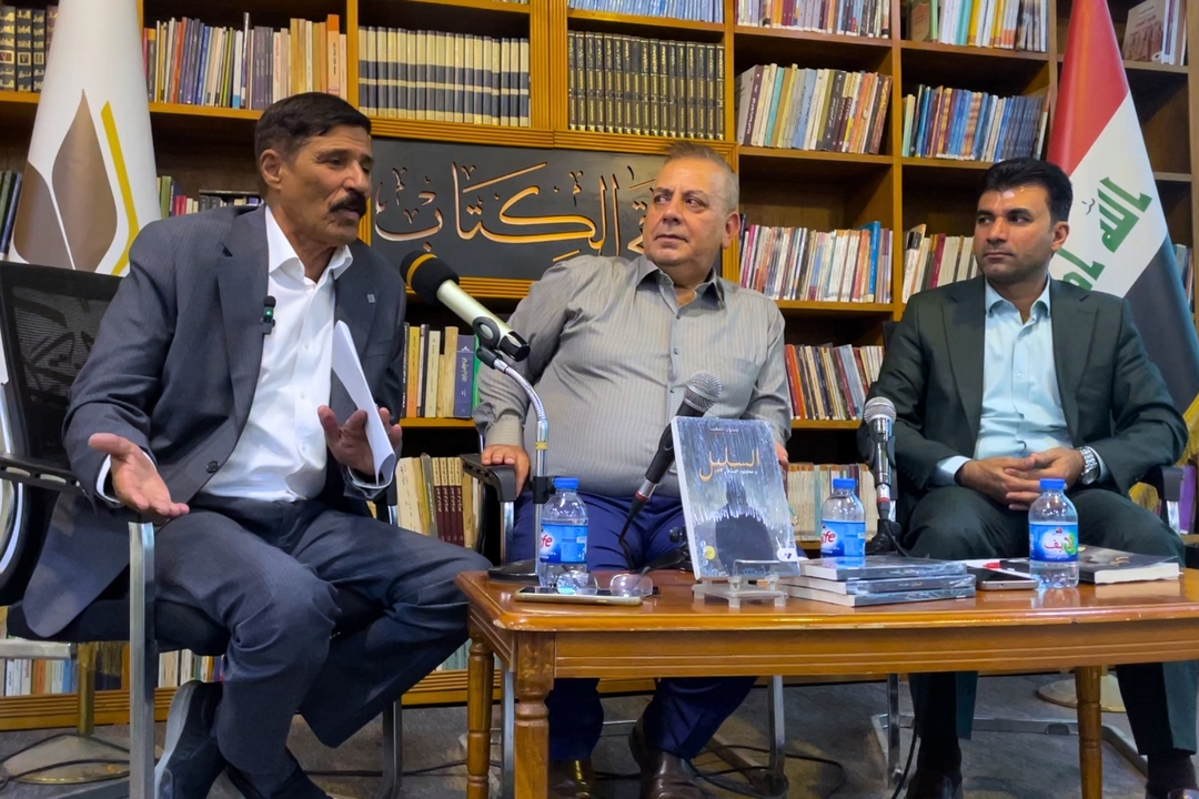ملتقى الكتاب يحتفي بتوقيع رواية "السليل ومعاونوه الستة" للروائي أضحوي الصعيب في الموصل